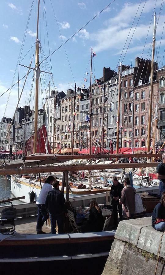 La Fleur D Honfleur Avec Son Parking Apartment Exterior photo