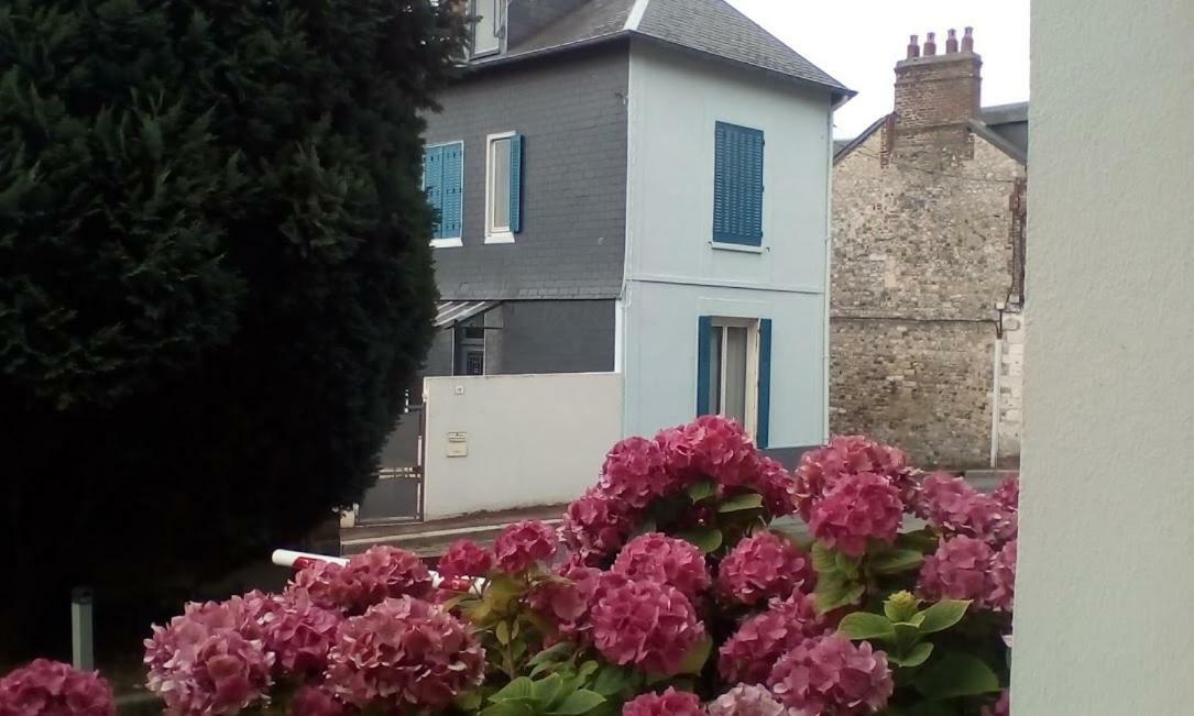 La Fleur D Honfleur Avec Son Parking Apartment Exterior photo